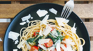 Un plat de pâtes fraiches italiennes.